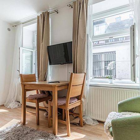 City Vibes: 1Br Apt, 10 Min To Westbahnhof Wina Bagian luar foto