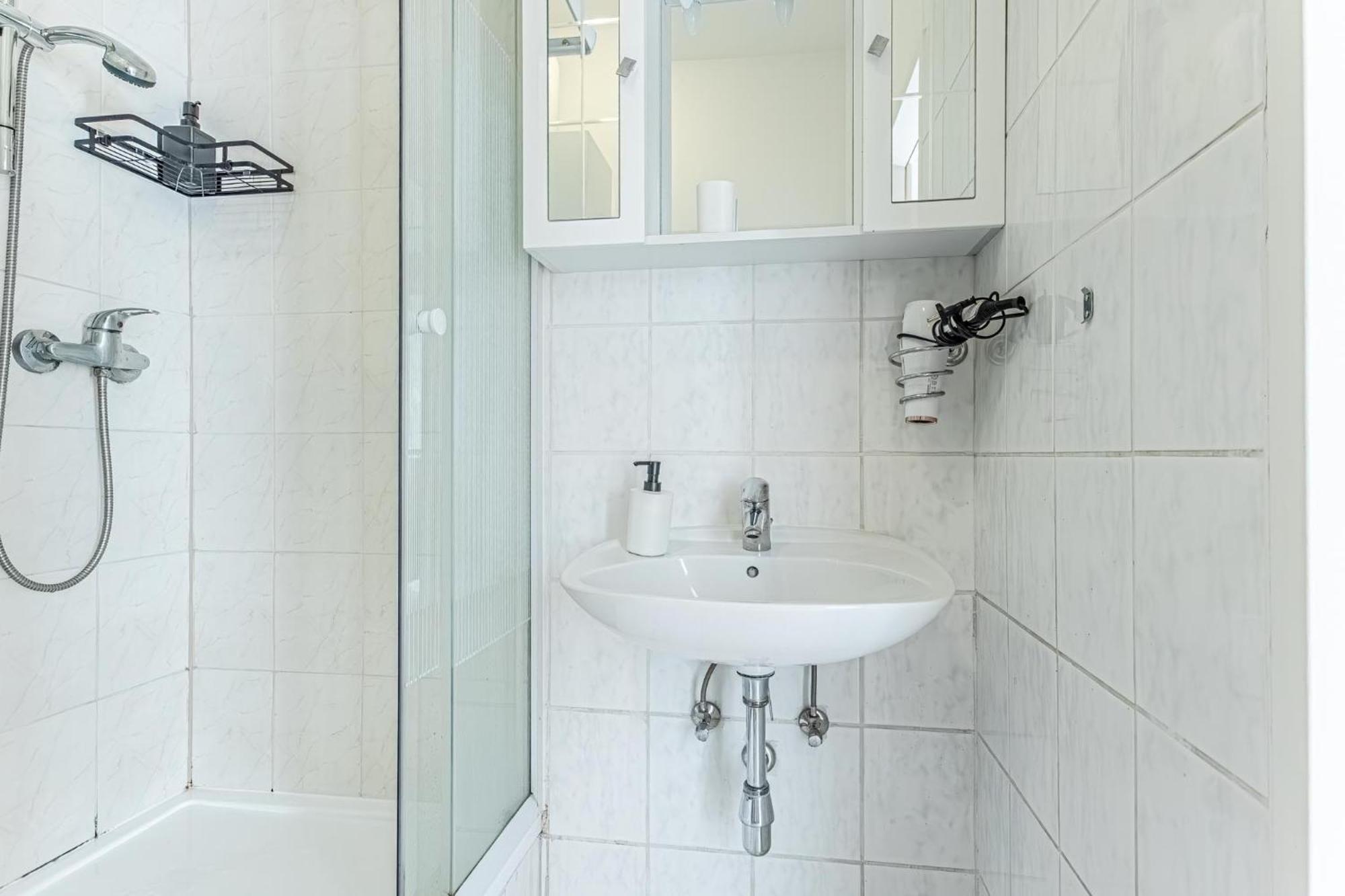 City Vibes: 1Br Apt, 10 Min To Westbahnhof Wina Bagian luar foto