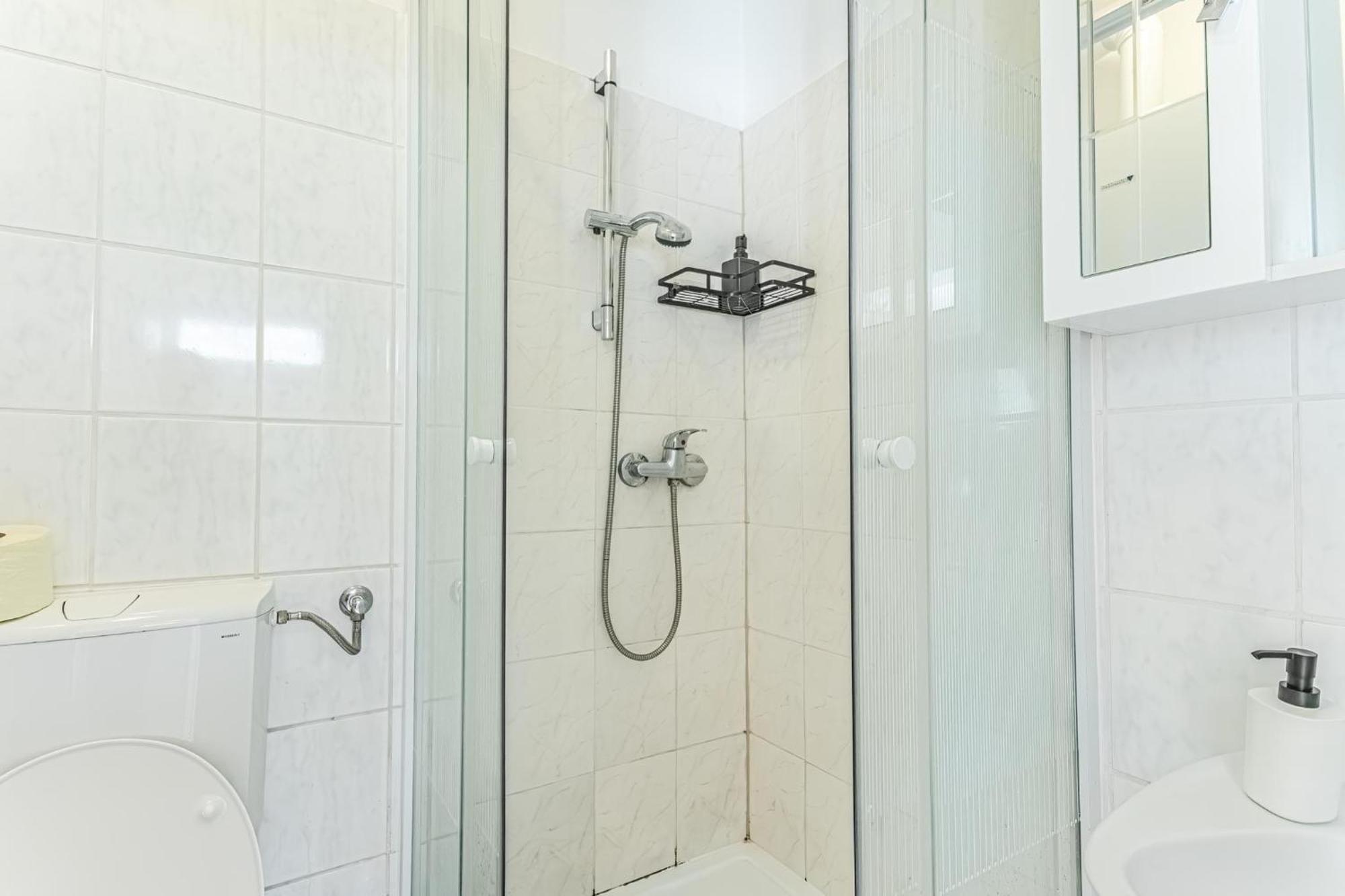 City Vibes: 1Br Apt, 10 Min To Westbahnhof Wina Bagian luar foto