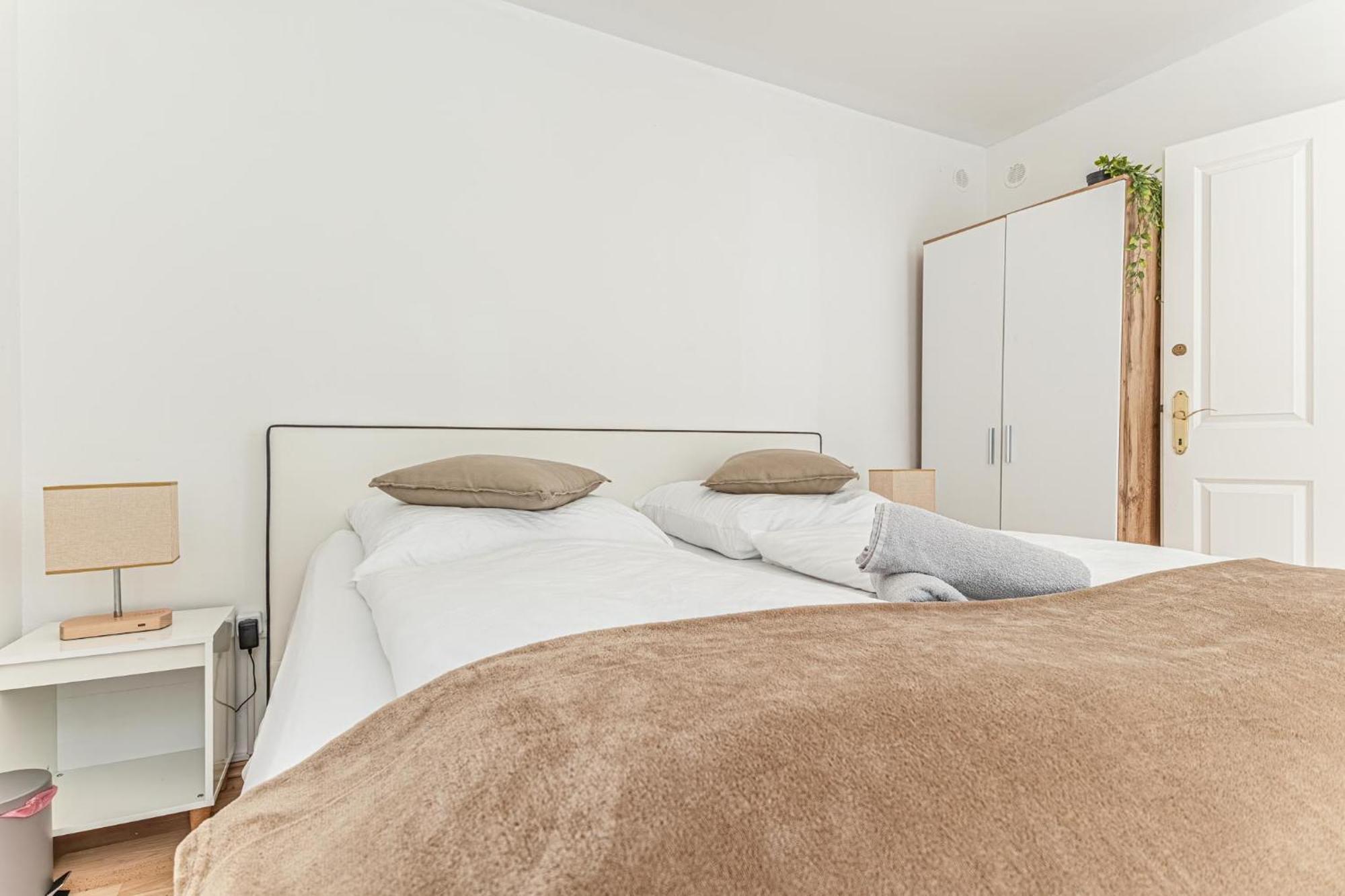 City Vibes: 1Br Apt, 10 Min To Westbahnhof Wina Bagian luar foto