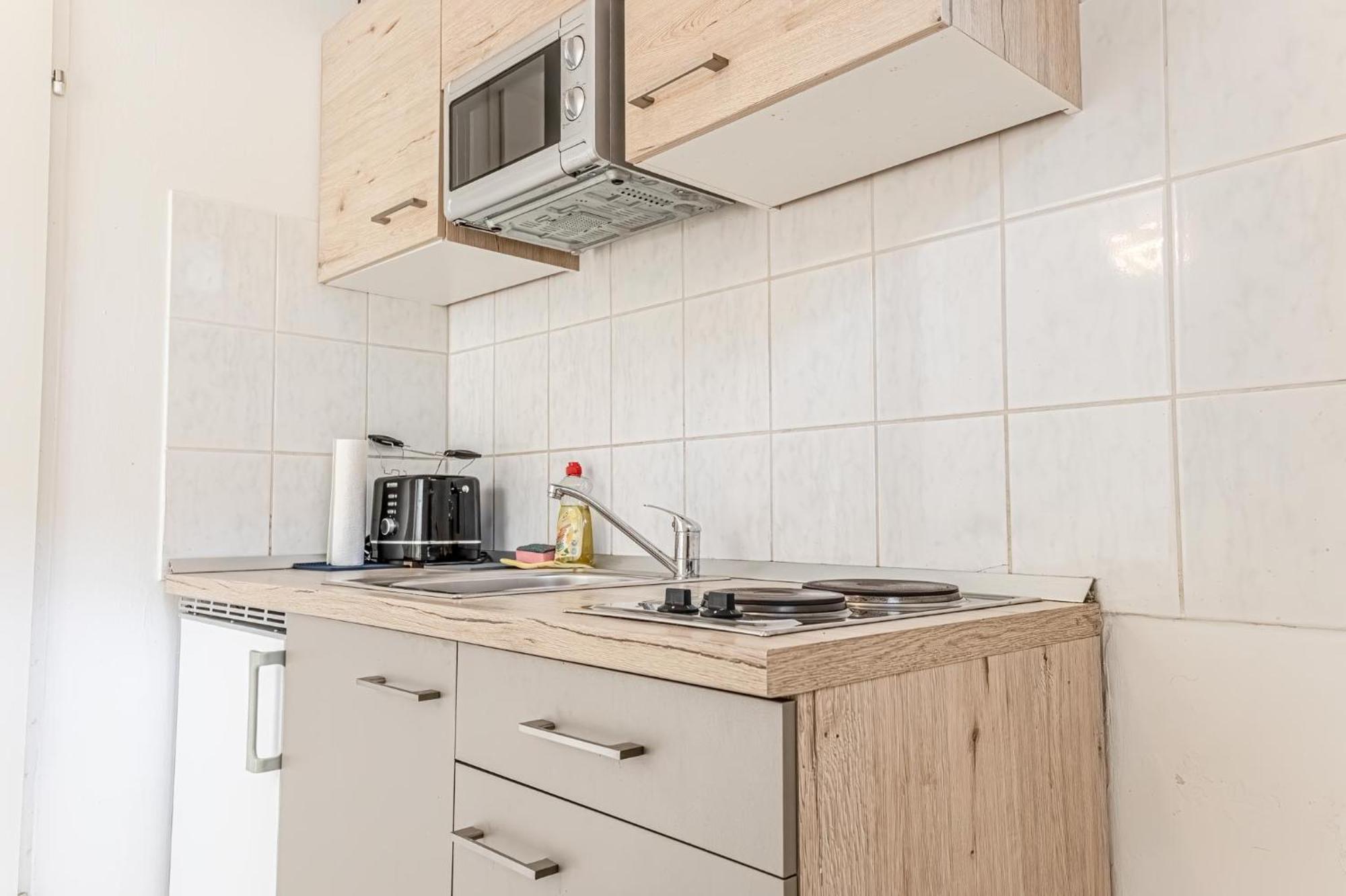 City Vibes: 1Br Apt, 10 Min To Westbahnhof Wina Bagian luar foto